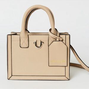 Cute True Religion bag for a great Price!!